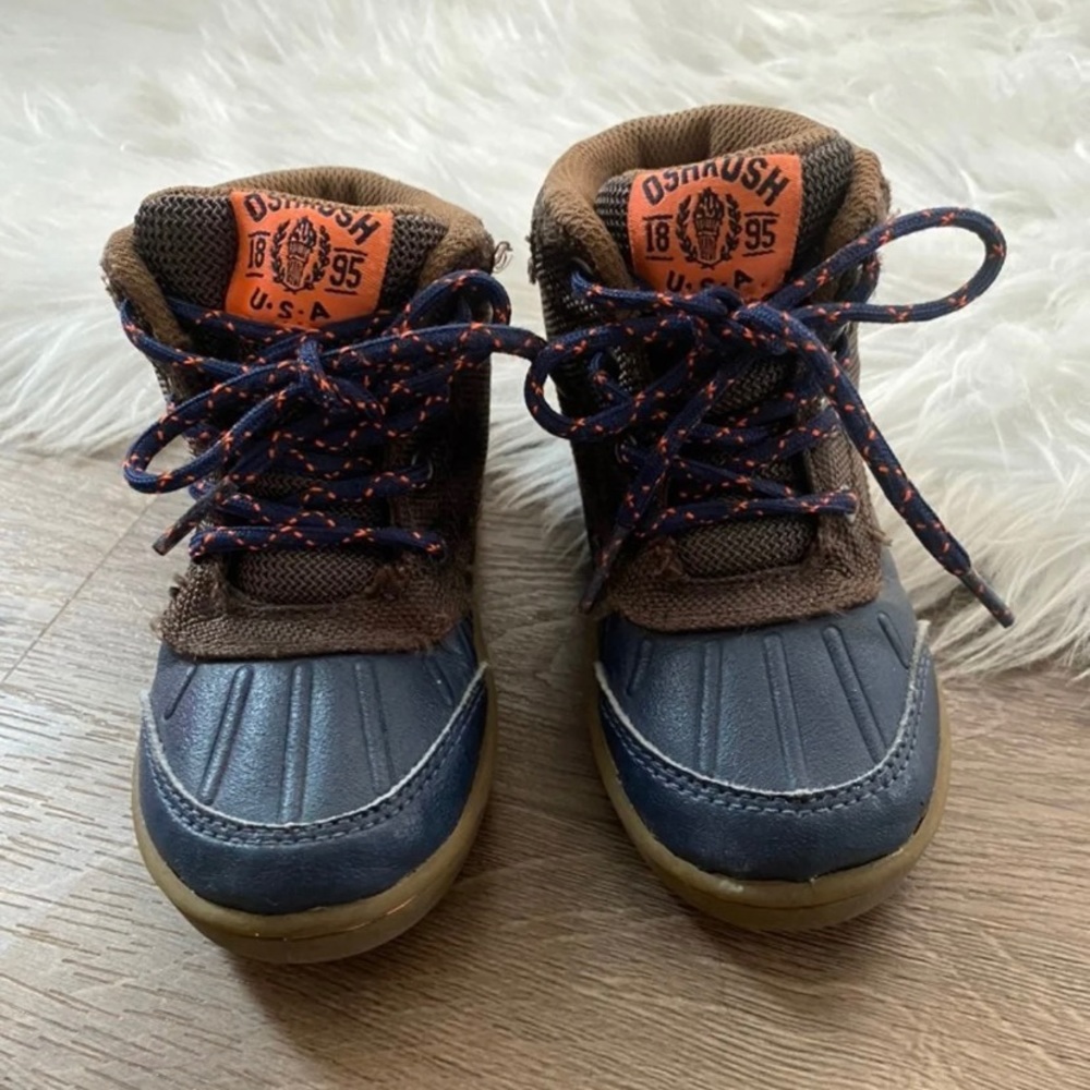 (SOLD!) Toddler boy duck style boots